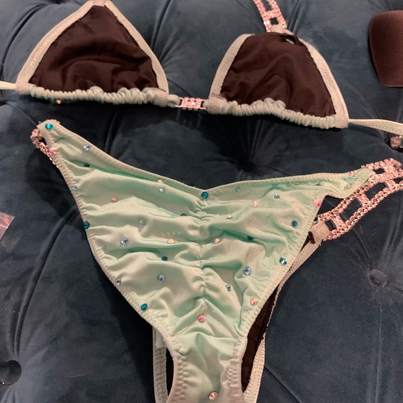 Sparkly ✨ competition bikini - Picture 8 of 10